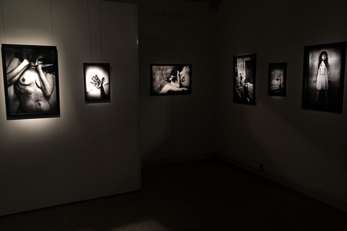 exhibition; post at vichy portrait(s) festival